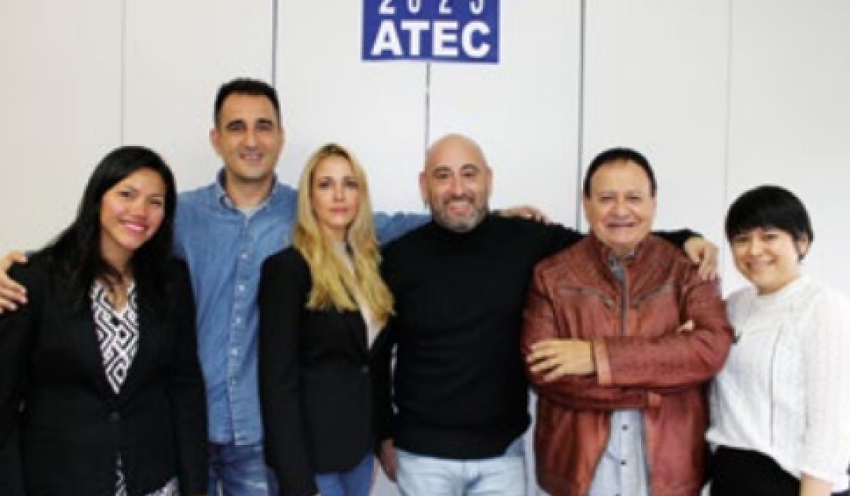 Foto de grupo ATEC Navidad 2022 2023